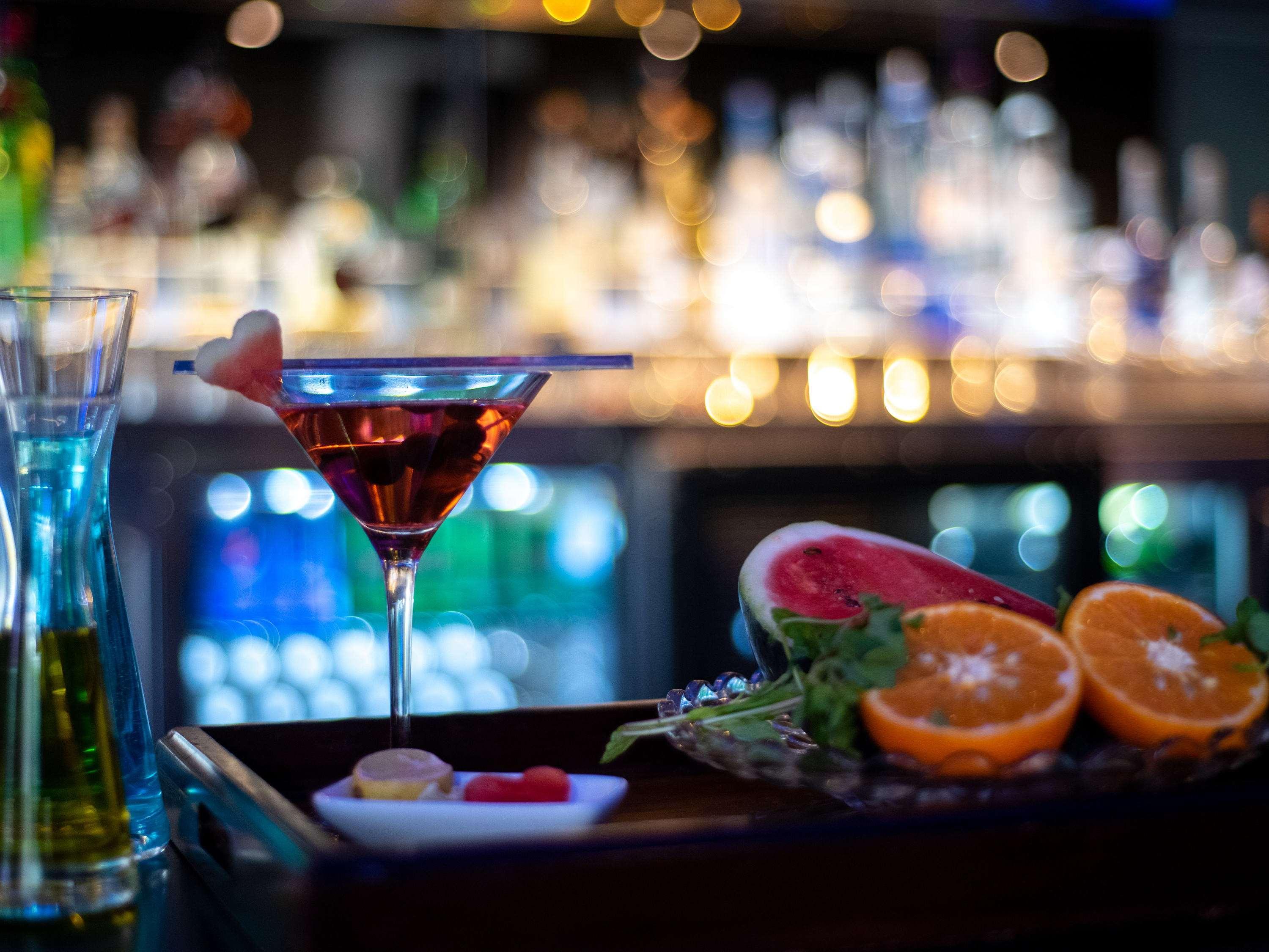 海得拉巴kcp雅高美居酒店 外观 照片 A cosmopolitan cocktail