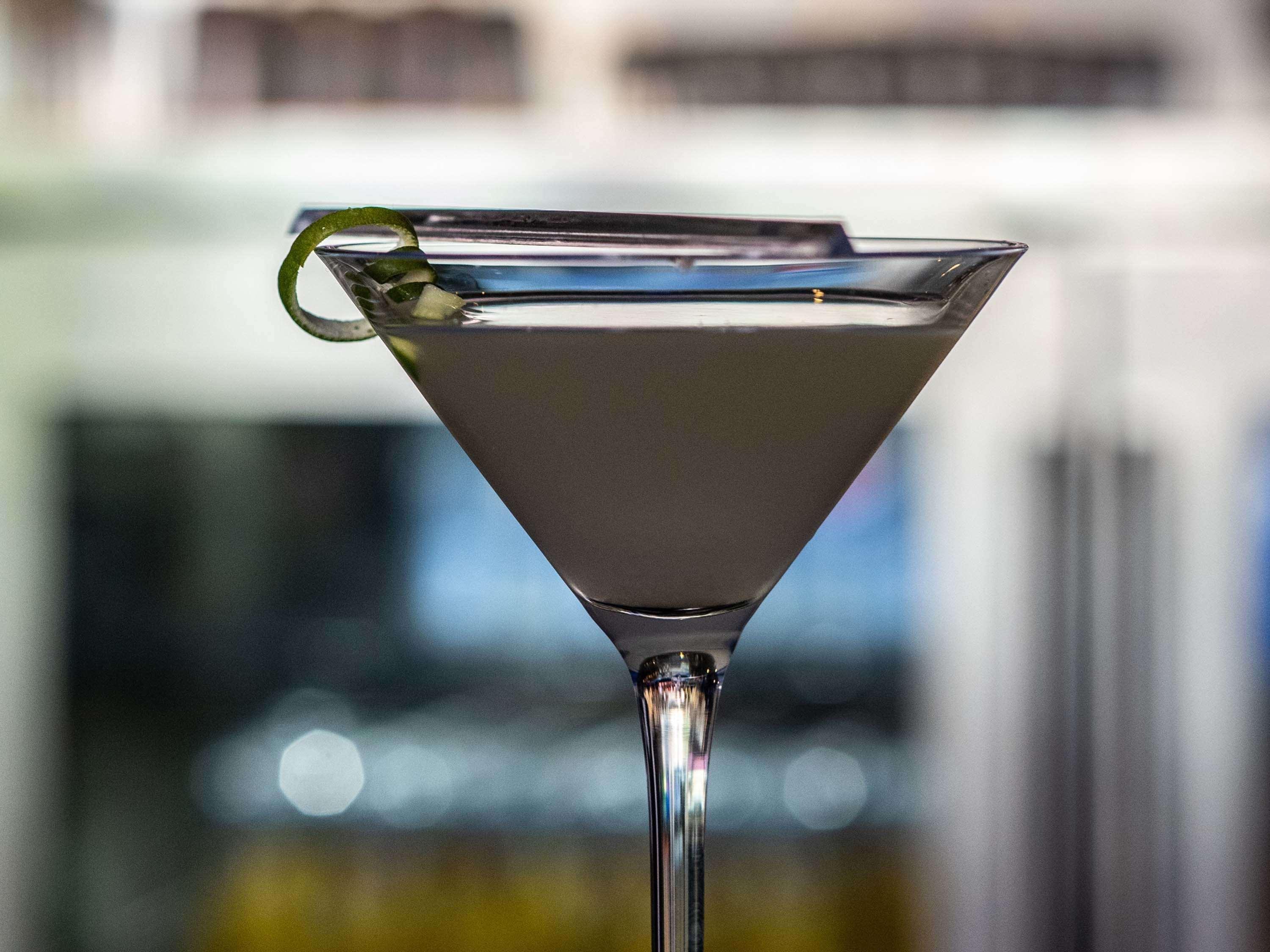 海得拉巴kcp雅高美居酒店 外观 照片 A Vesper cocktail