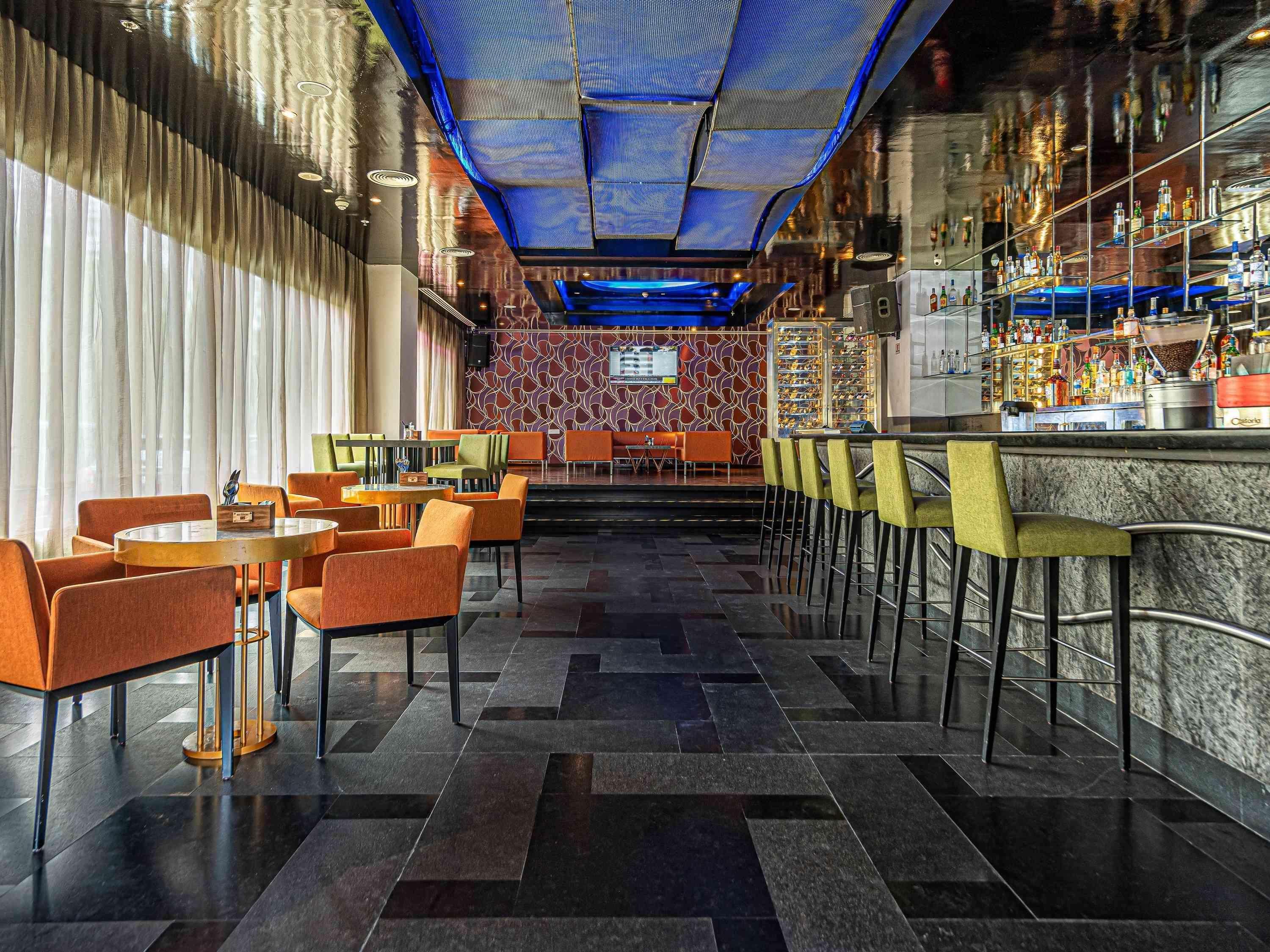 海得拉巴kcp雅高美居酒店 外观 照片 The bar at the 101 bar