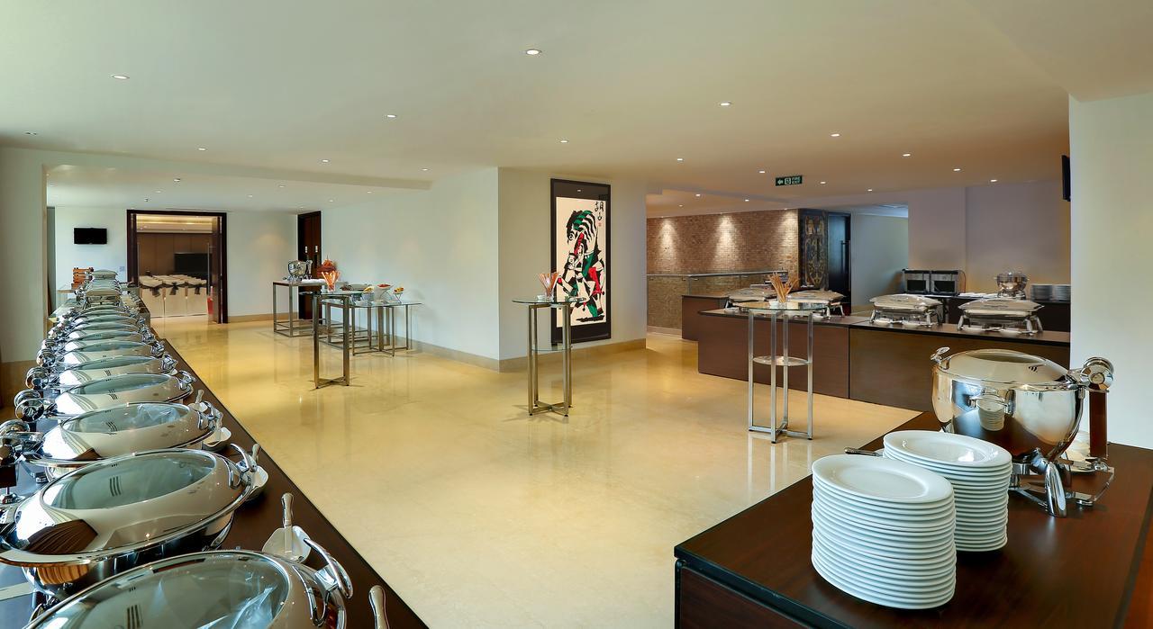 海得拉巴kcp雅高美居酒店 外观 照片 The interior of the lounge